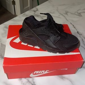Brand new boys nike huaraches